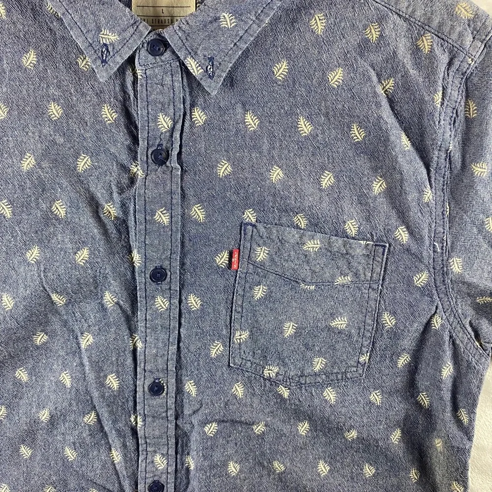 Levi's Mens Large Short Sleeve Button Up Shirt Chambray‎ Denim Leaf Skater